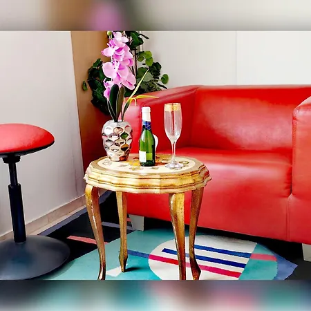 Mercy 1 Stock Mit Balkon Appartamento