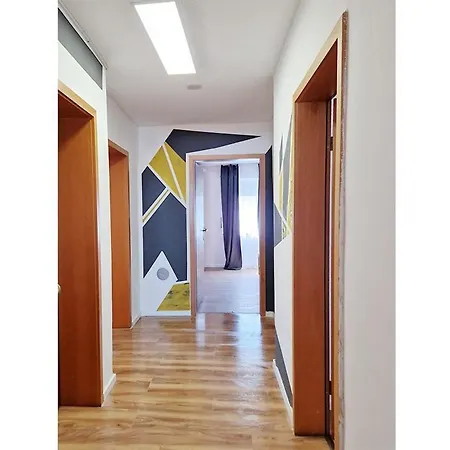 Mercy 1 Stock Mit Balkon