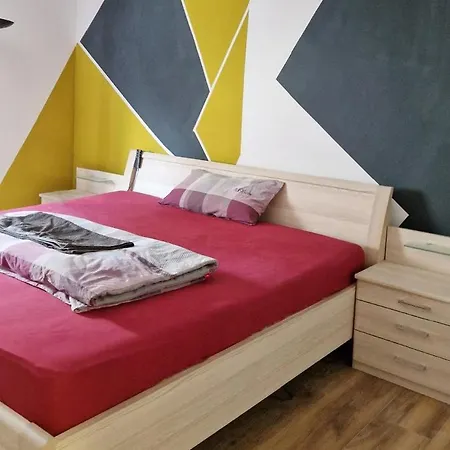 Mercy 1 Stock Mit Balkon Appartamento