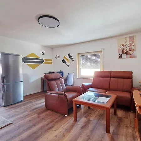 Mercy 1 Stock Mit Balkon Appartamento Lonnerstadt