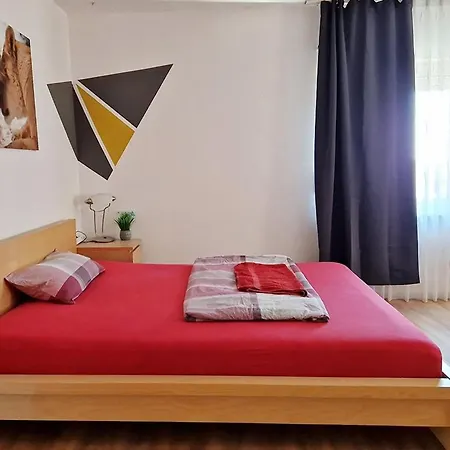 Mercy 1 Stock Mit Balkon Appartamento