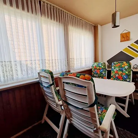 Mercy 1 Stock Mit Balkon Appartamento