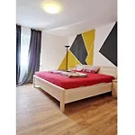 Mercy 1 Stock Mit Balkon Apartman Lonnerstadt