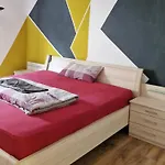 Mercy 1 Stock Mit Balkon Apartman