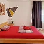 Mercy 1 Stock Mit Balkon * Lonnerstadt